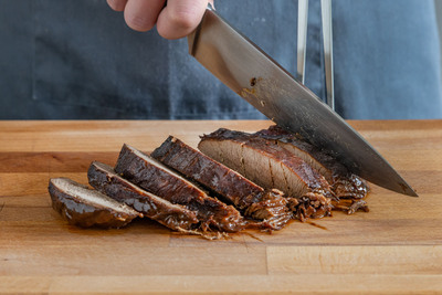 Fleisch gegen die Faser schneiden