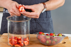Erdbeeren schneiden