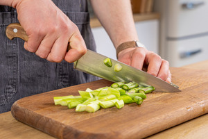 Spargel schneiden