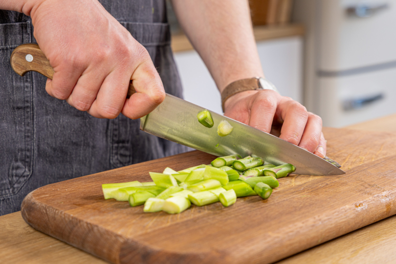 Spargel schneiden