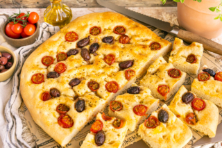 Focaccia Barese mit Kirschtomaten
