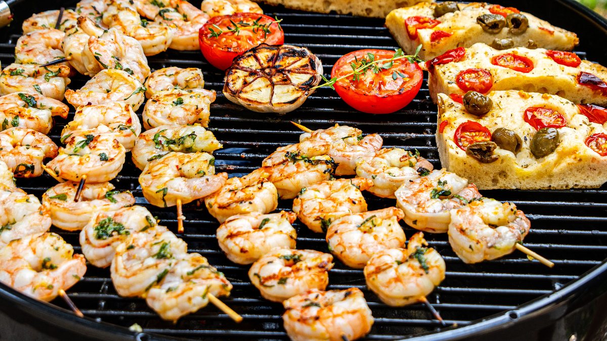 Gegrillte Garnelen mit Knoblauch mariniert