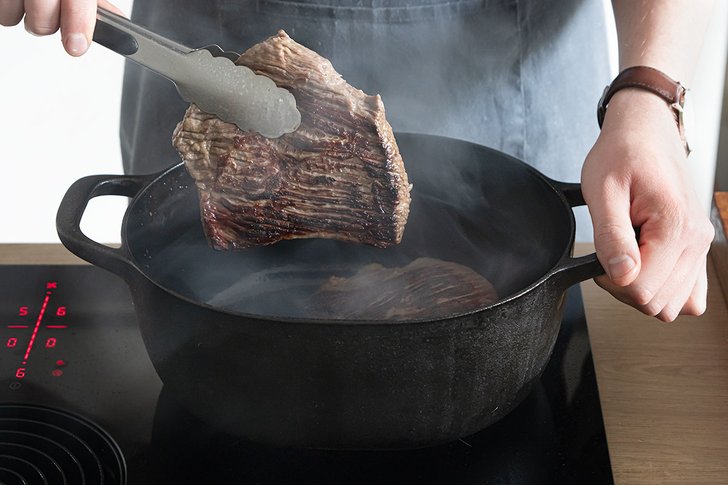 Fleisch scharf anbraten
