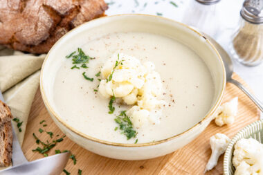 Omas klassische Blumenkohlsuppe