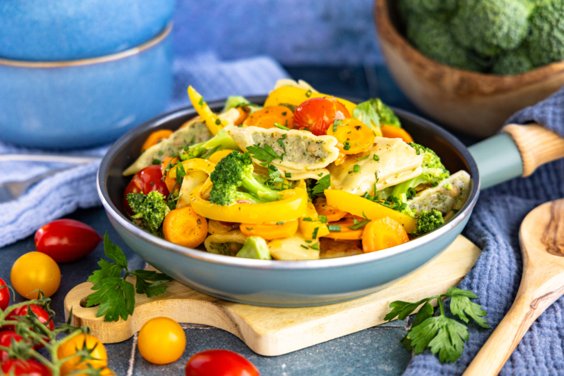 Schnelle Maultaschen-Pfanne mit Gemüse
