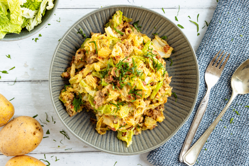 Wirsing untereinander mit Hackfleisch und Kartoffeln