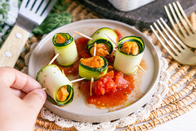 Zucchiniröllchen mit Feta & Frischkäse