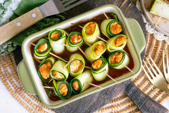 Zucchiniröllchen mit Feta & Frischkäse