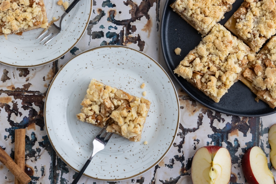 Apfelkuchen mit Hefeteig und Streusel | Rezept - eat.de