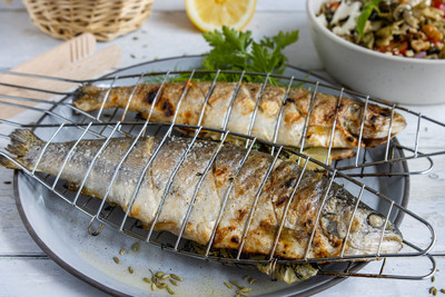Forelle in Grillzange grillen
