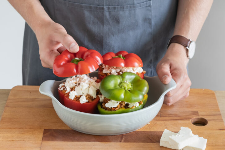 Gefüllte Paprika abdecken