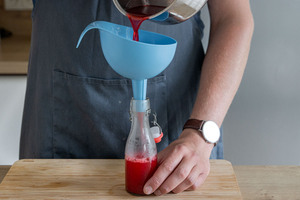 Johannisbeersaft abfüllen