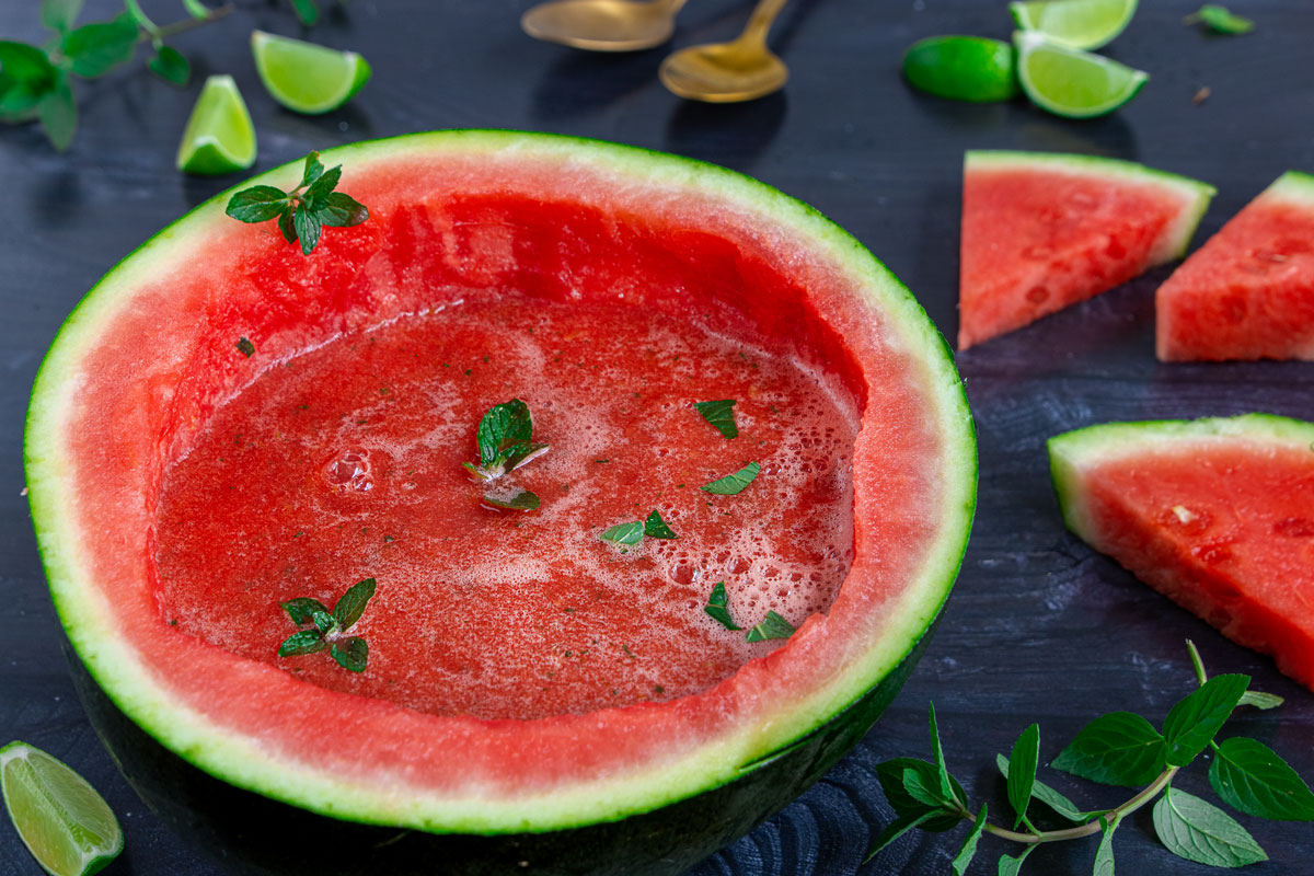 Kalte Wassermelonensuppe mit frischer Minze | Rezept - eat.de