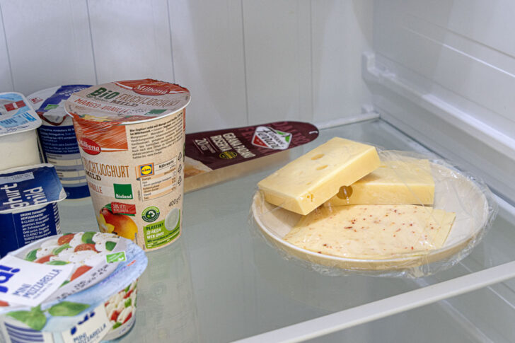 Kühlschrank mittleres Fach einräumen