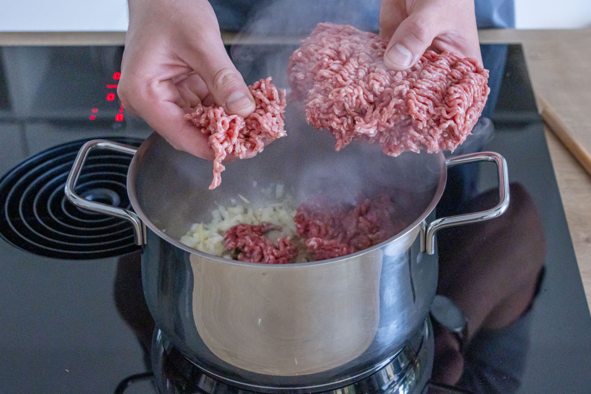 Lauchcremesuppe mit Hackfleisch und Schmelzkäse | Rezept Lauchcremesuppe mit Hackfleisch und Schmelzkäse | Rezept