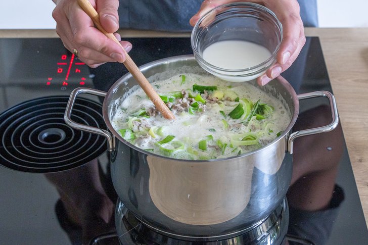 Lauchcremesuppe mit Stärke abbinden
