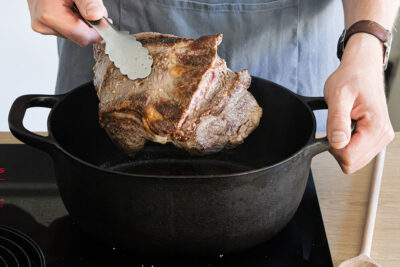 Rinderbraten rund herum anbraten