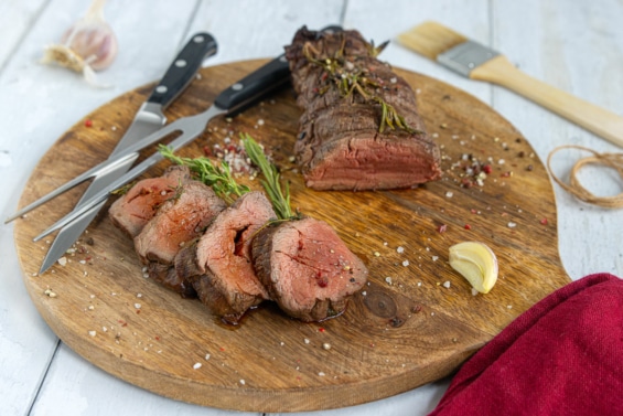 Wie Lange Braucht 1 Kg Rinderfilet Bei 80 Grad Rinderfilet im Ganzen perfekt grillen | Rezept - eat.de