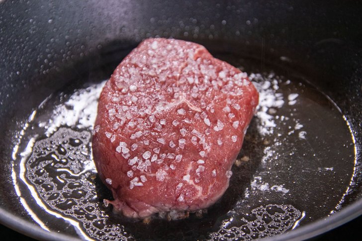 Rindersteak in Pfanne braten