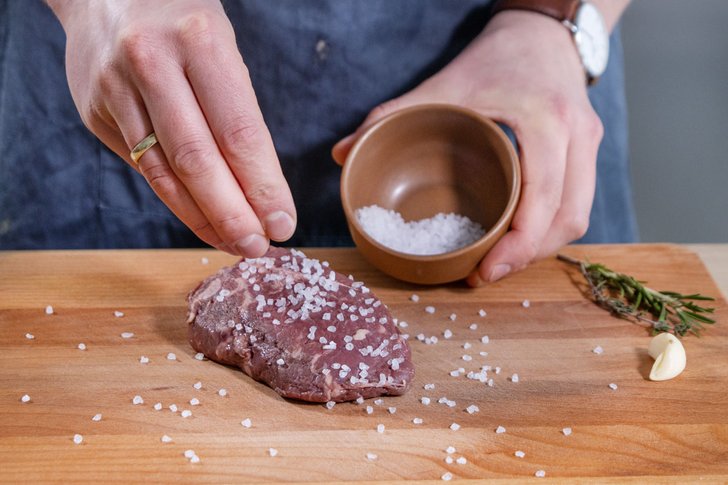 Rindersteak salzen