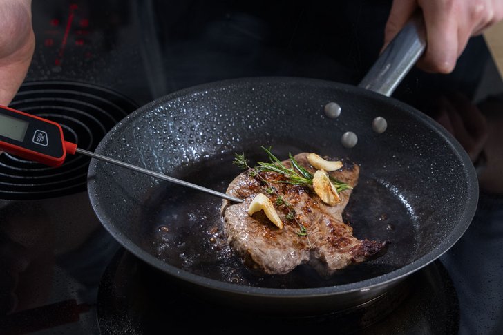 Kerntemperatur bei Rindersteak messen
