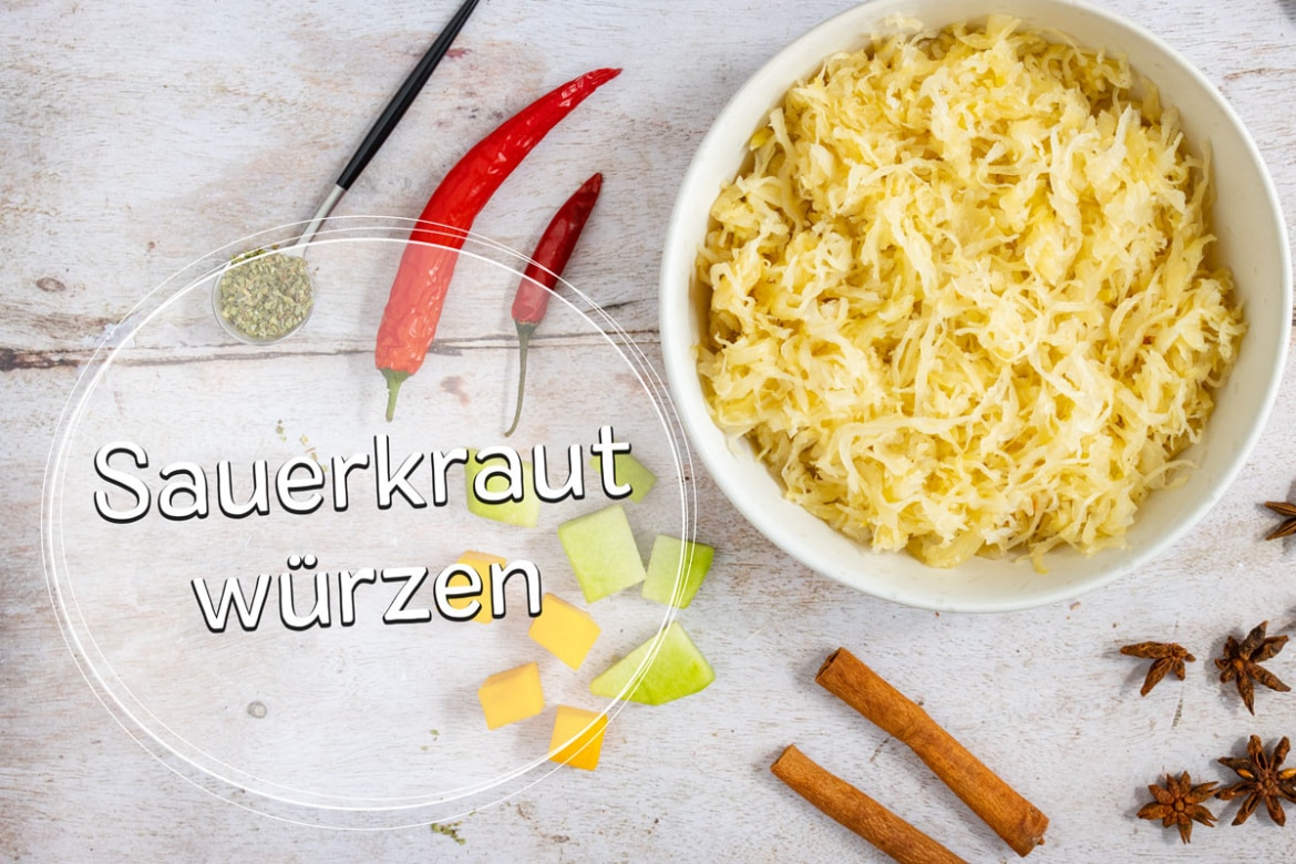 Sauerkraut würzen Fertiges Kraut zubereiten