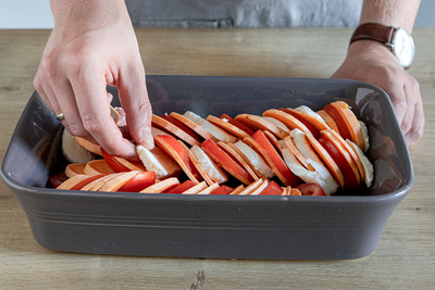 Süßkartoffelauflauf schichten