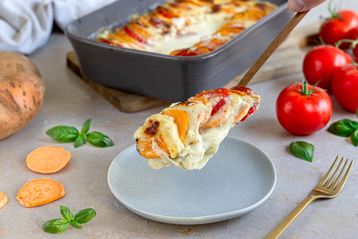 Süßkartoffelauflauf mit Tomate &amp; Mozzarella | Rezept - eat.de