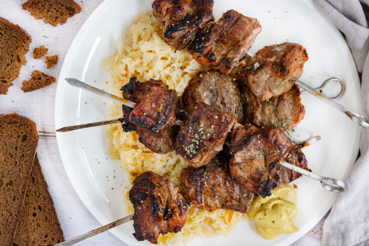 Gegrillter Thüringer Mutzbraten mit Schwarzbiermarinade