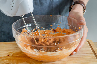 Tomatenbutter verrühren