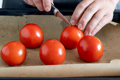 Tomaten einritzen