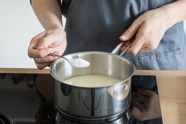 Zucker zur Hafermilch geben