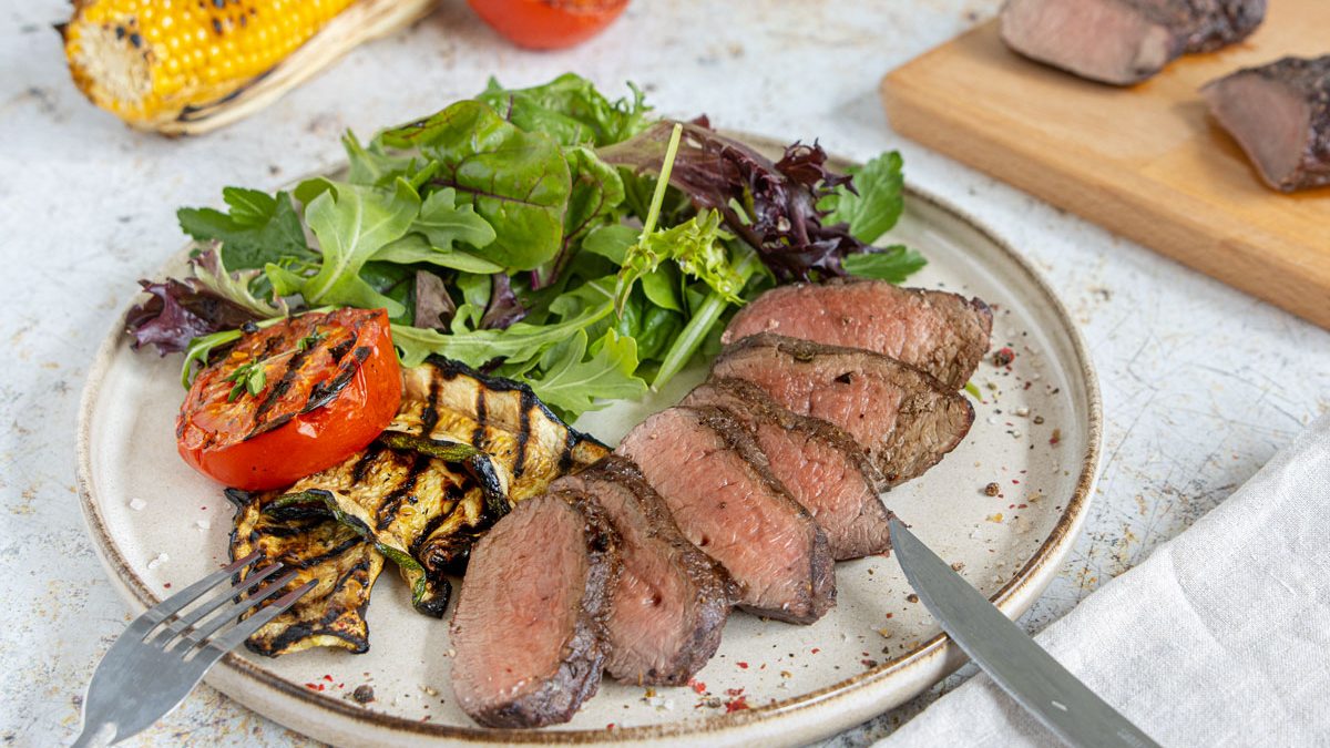 Gegrillter Rehrücken mit Rotwein-Marinade | Rezept