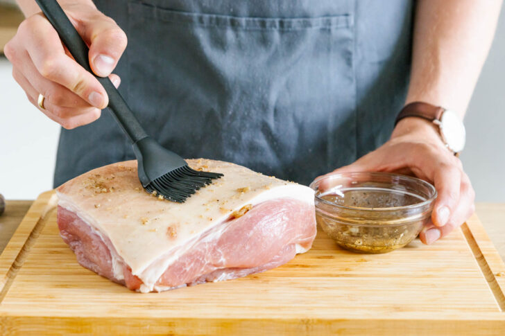 Krustenbraten marinieren