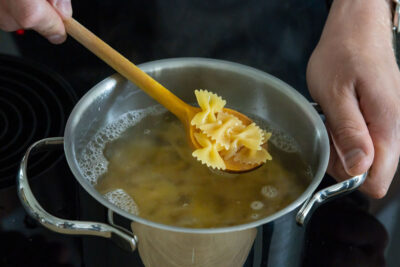 Farfalle kochen