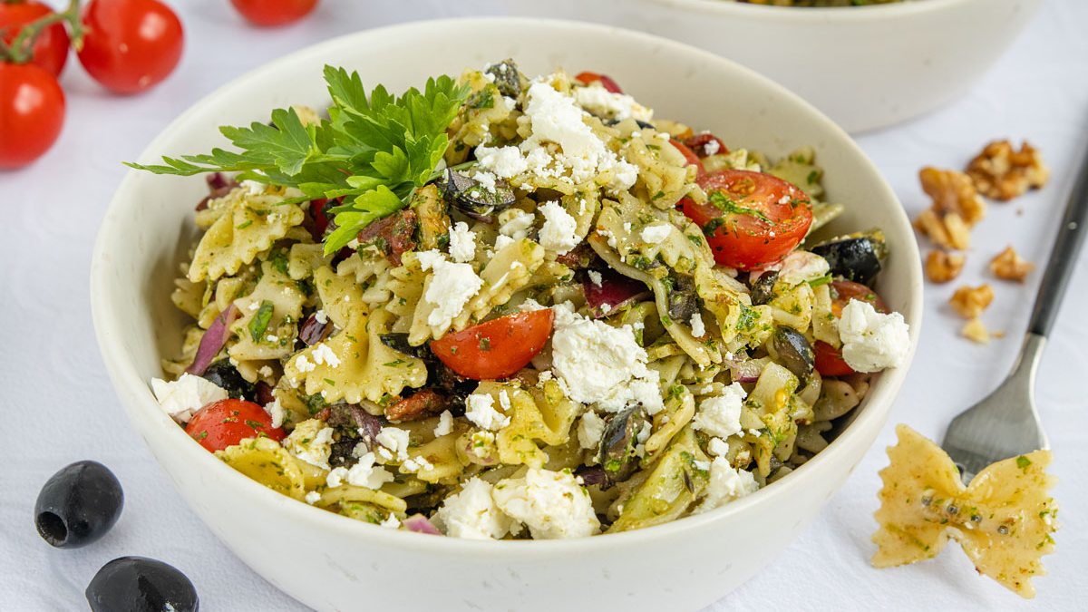 Mediterraner Nudelsalat mit getrockneten Tomaten | Rezept - eat.de