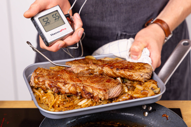 Schwäbischer Zwiebelrostbraten im Ofen auf Kerntemperatur garen