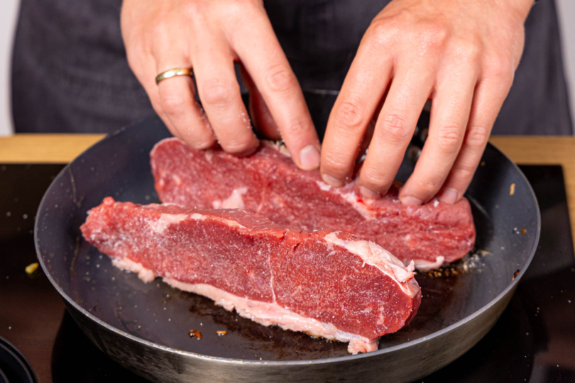 Rumpsteak zuerst auf Fettseite braten