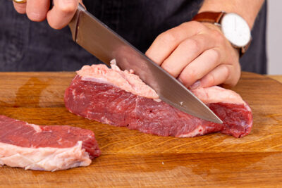Fleisch vorbereiten, Fettseite einschneiden