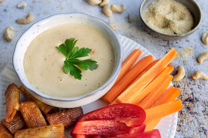 veganer Käsedip mit Cashewmus