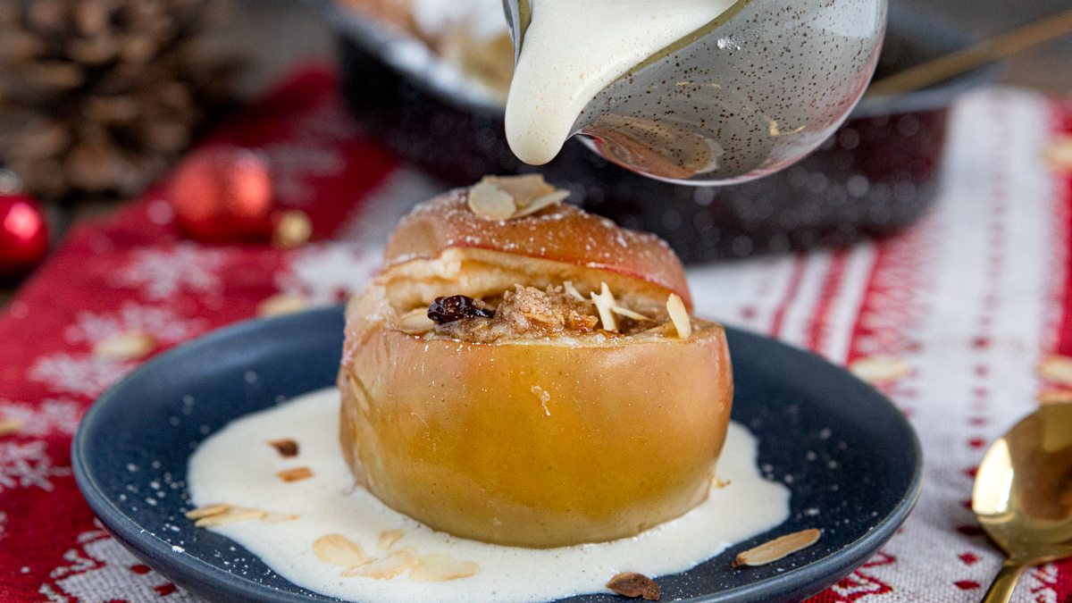 Klassischer Bratapfel mit Marzipan-Füllung