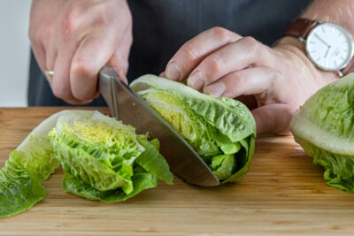 Salat halbieren