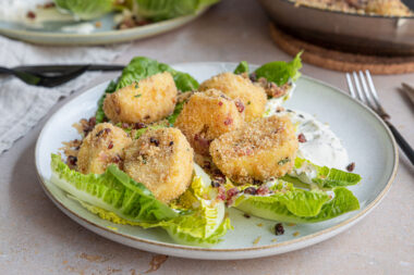 Bratklöße mit Salat
