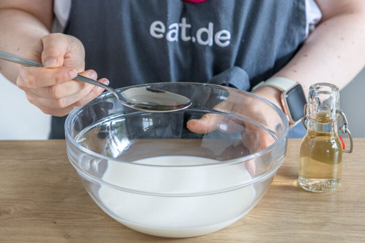 Essig zur Milch geben