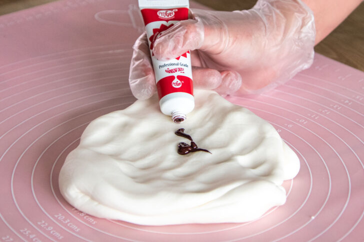 Fondant färben mit Lebensmittelfarbe