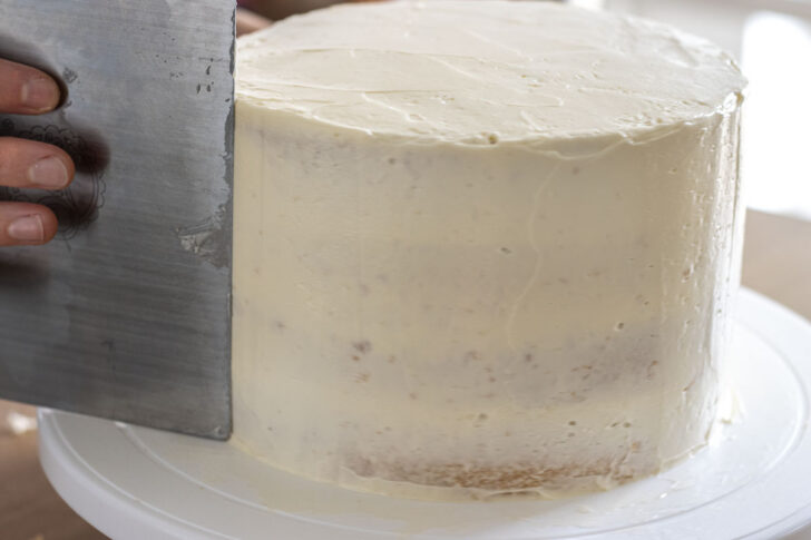 Buttercreme als Unterlage für den Fondant