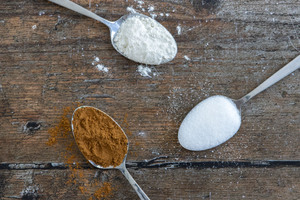 ein Esslöffel Mehl, Zucker und Zimt