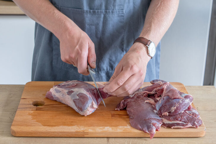 Fleisch von Sehen und Fett befreien