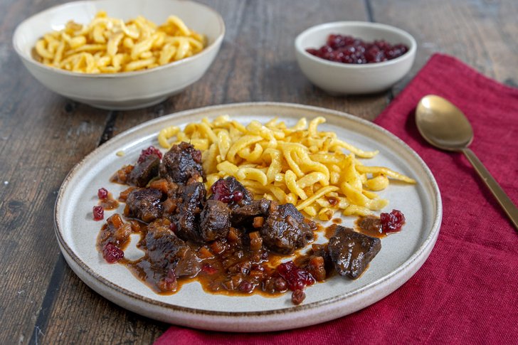 Hirschragout mit Preiselbeeren