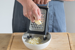 Käse reiben
